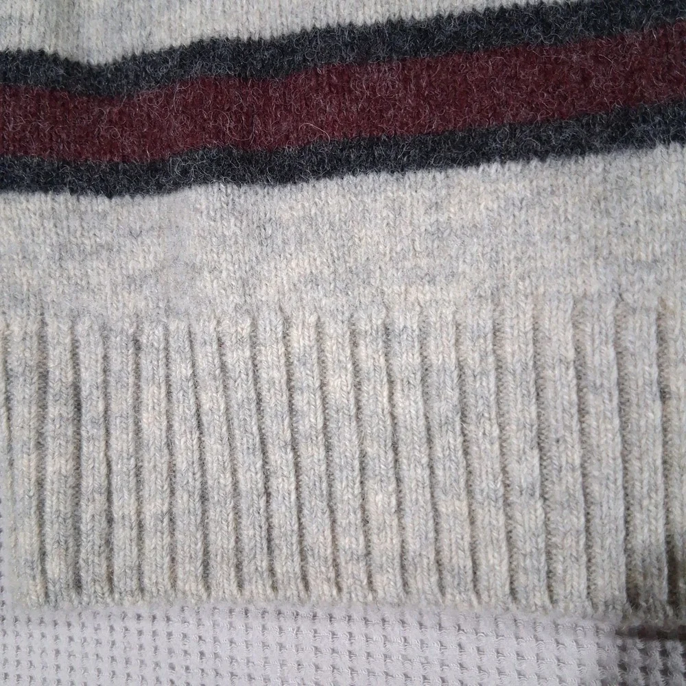 Abercrombie & Fitch Mens 100% Wool Striped Crewneck Sweater Gray Burgundy MEDIUM